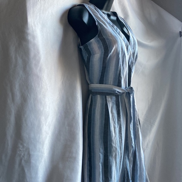 Harlow & Rose Cropped Striped Jumpsuit Size Medium - Picture 5 of 10